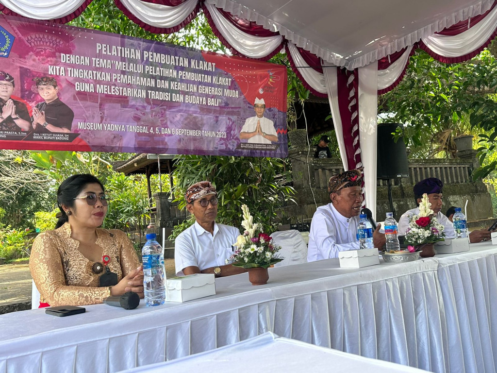 PELATIHAN PEMBUATAN KLAKAT 